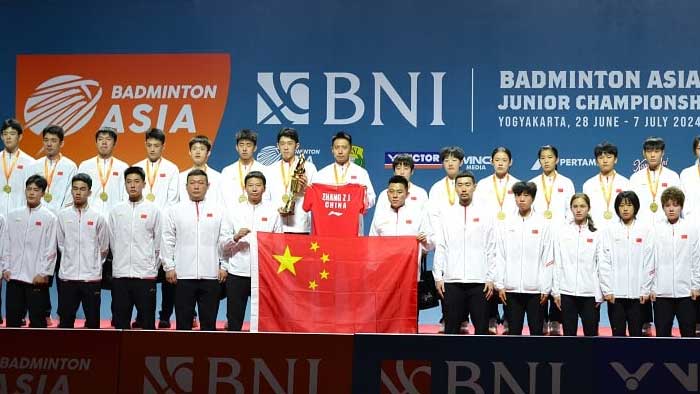 China Bawa Jersey Zhang Zhi Jie ke Podium Juara Badminton Asia Junior Championships 2024