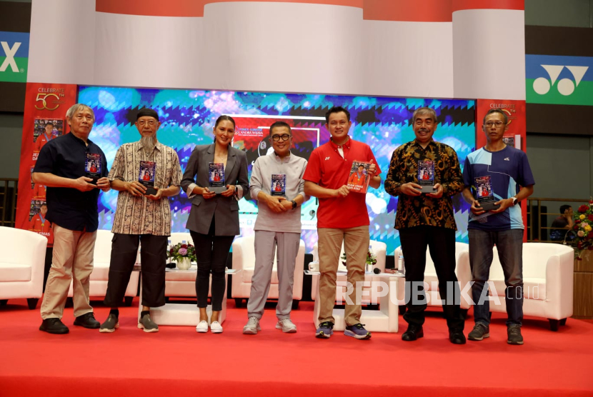 Kisah Perjalanan Karier Legenda Bulu Tangkis Candra Wijaya Hadir dalam Buku “Jejak Emas dari Atas”